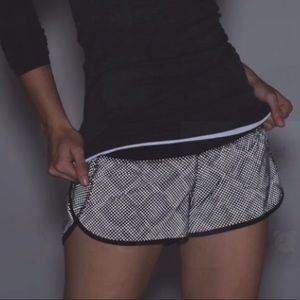 RARE! Lululemon Speed short 2.5” size 2